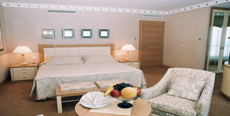 g.h. sheraton orano suite diplomatic  bedroom